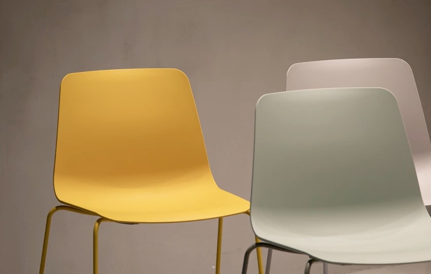 A room decorated with one table and four chairs around